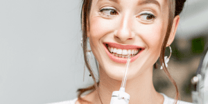 Cómo usar un irrigador dental